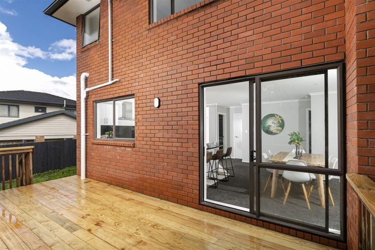 Photo of property in 8 Gordon Stanley Drive, Massey, Auckland, 0614