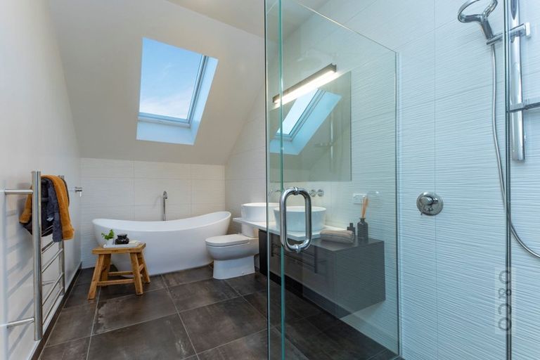 Photo of property in 10 Tauwaka Crescent, Riverhead, 0820