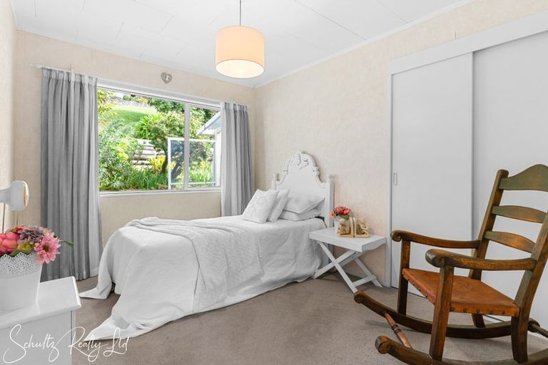 Photo of property in 2 Cliff Street, Pahi, Paparoa, 0571