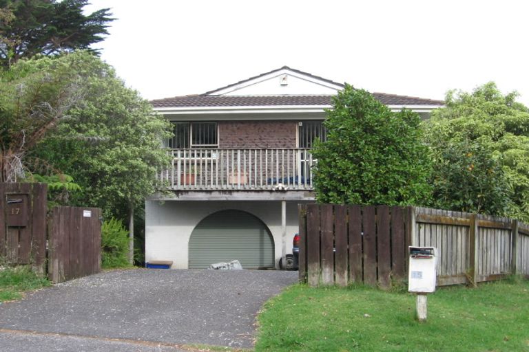 Photo of property in 17 Woodhouse Place, West Harbour, Auckland, 0618