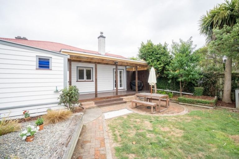 Photo of property in 19 Kingswood Street, Takaro, Palmerston North, 4412