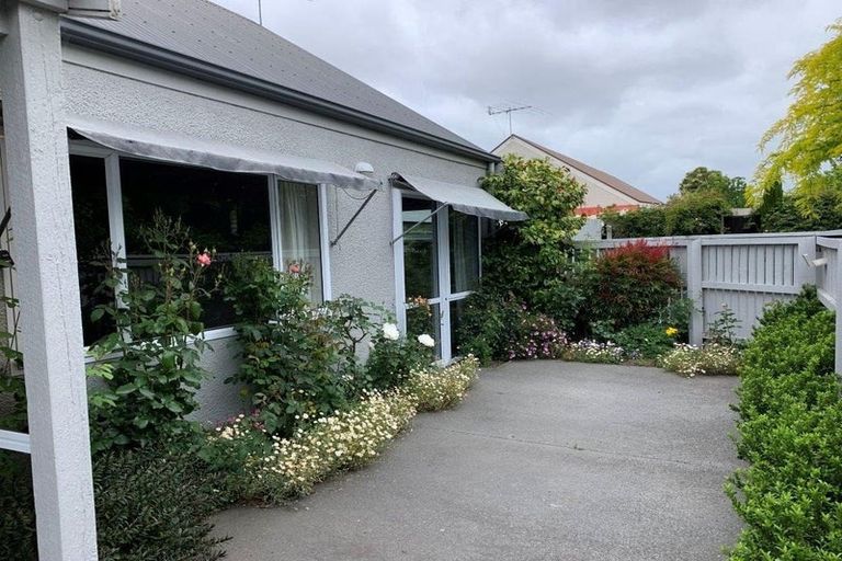 Photo of property in 1/11 Memorial Avenue, Ilam, Christchurch, 8053