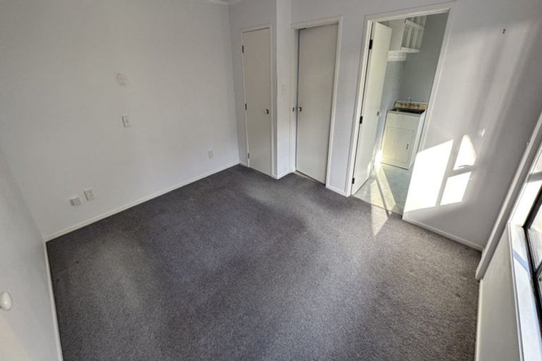 Photo of property in 50 Valley View Road, Glenfield, Auckland, 0629