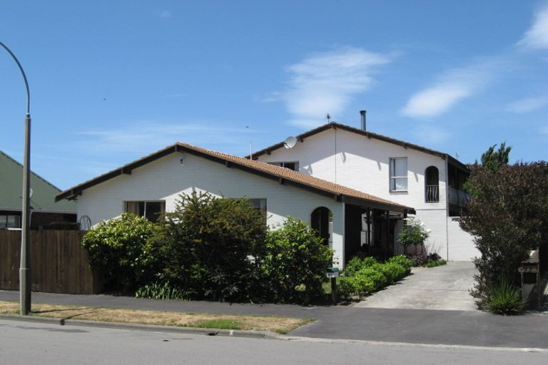 Photo of property in 8a Woodstock Place, Russley, Christchurch, 8042