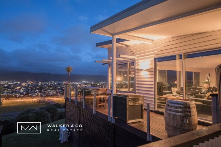 Photo of property in 17a Riverstone Drive, Riverstone Terraces, Upper Hutt, 5018