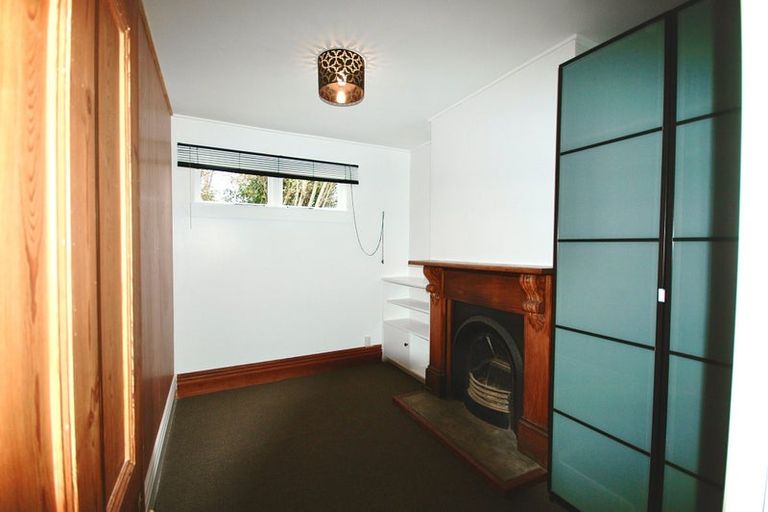 Photo of property in 66 Kelburn Parade, Kelburn, Wellington, 6012