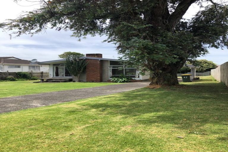 Photo of property in 47 Staverton Crescent, Mangere, Auckland, 2022