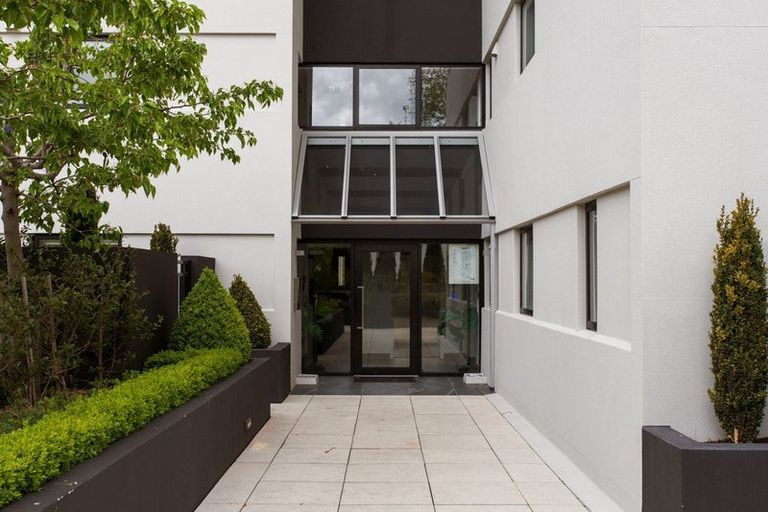 Photo of property in 2/18 Carlton Mill Road, Merivale, Christchurch, 8014