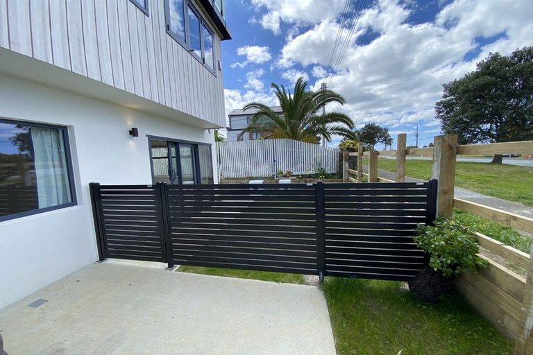 Photo of property in 840 East Coast Road, Oteha, Auckland, 0630