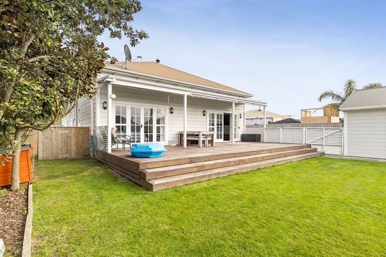 Photo of property in 17 Perrin Place, Kelvin Grove, Palmerston North, 4414