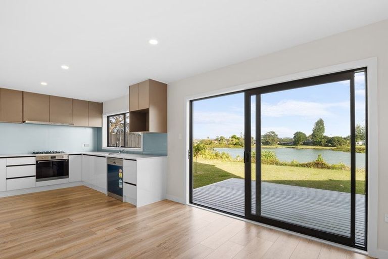 Photo of property in 9 Seaside Place, Pakuranga, Auckland, 2010