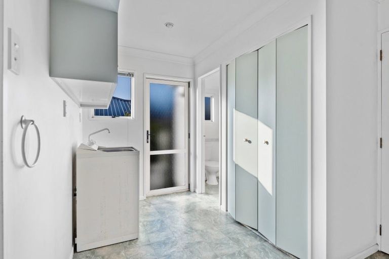 Photo of property in 43 Aotea Crescent, Gore, 9710