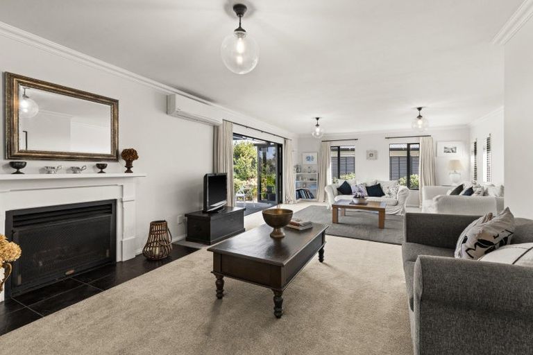 Photo of property in 65 Hikanui Drive, Havelock North, 4130