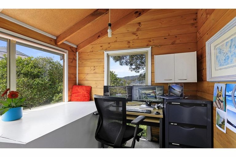 Photo of property in 8 Chestnut Grove, Maungaraki, Lower Hutt, 5010