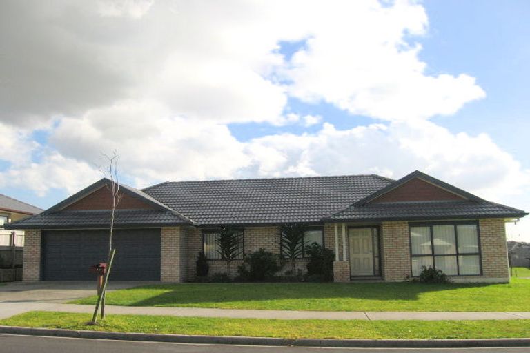 Photo of property in 11 Corrofin Drive, East Tamaki, Auckland, 2013