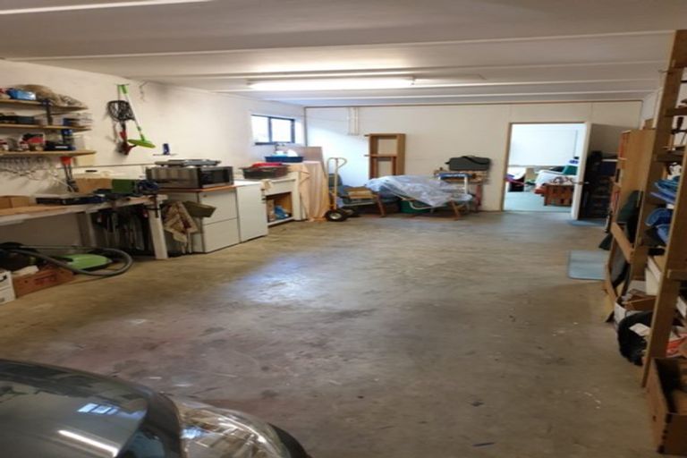 Photo of property in 20 Broadway, Picton, 7220