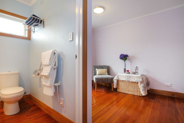 Photo of property in 24 Howard Road, Northcote, Auckland, 0627