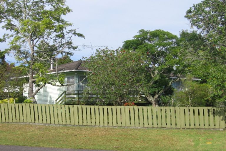 Photo of property in 26 Castleford Street, Green Bay, Auckland, 0604