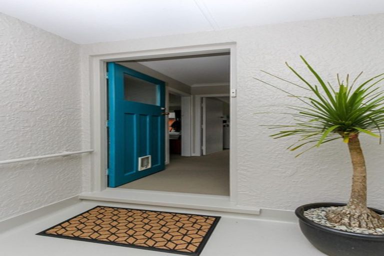 Photo of property in 61 Lismore Street, Merrilands, New Plymouth, 4312