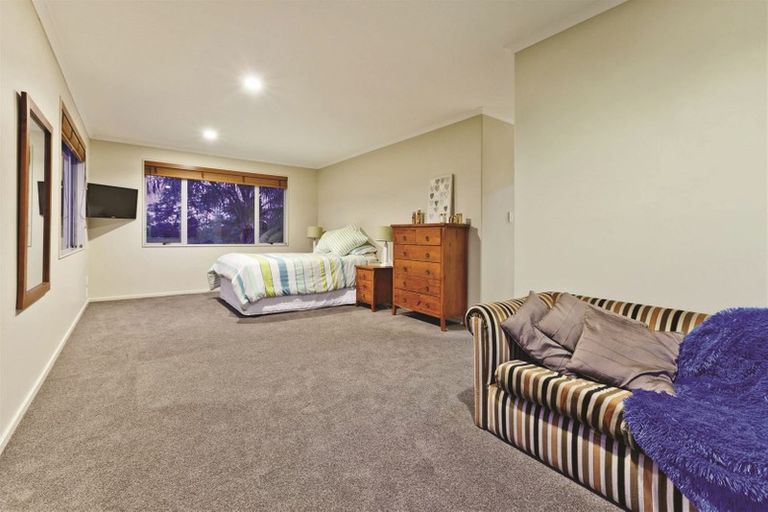 Photo of property in 162 Kittiwake Drive, Schnapper Rock, Auckland, 0632