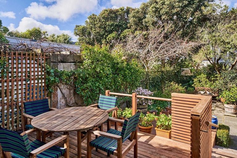 Photo of property in 143 Marine Parade, Eastbourne, Lower Hutt, 5013