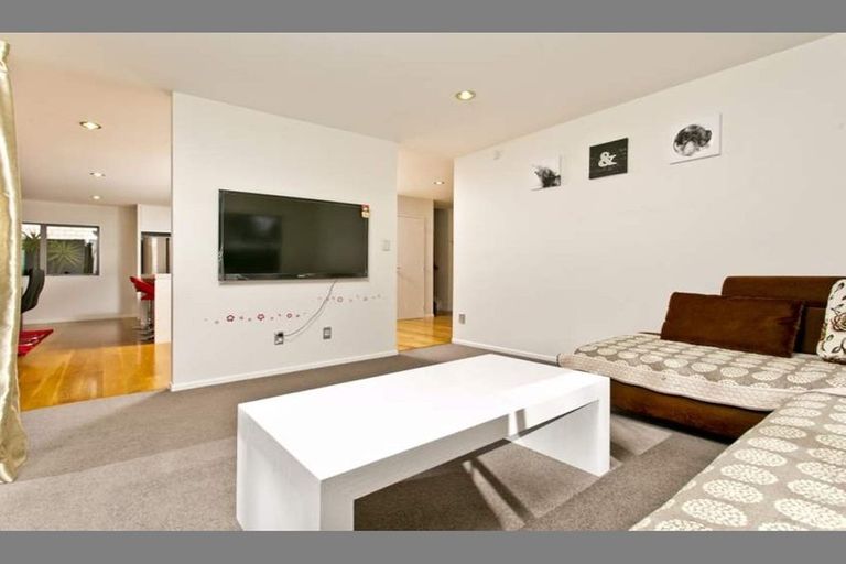 Photo of property in 67a Rosedale Road, Pinehill, Auckland, 0632