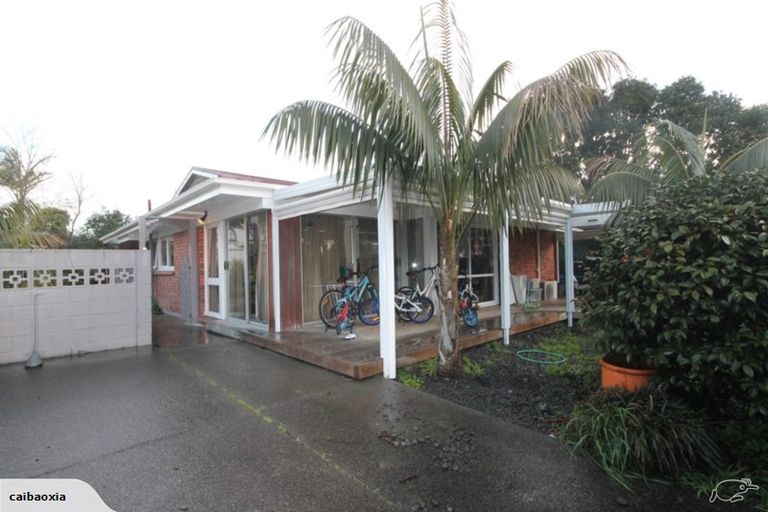 Photo of property in 2 Ganymede Place, Half Moon Bay, Auckland, 2012