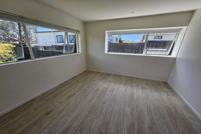 Photo of property in 69a Farquhar Road, Glendene, Auckland, 0602
