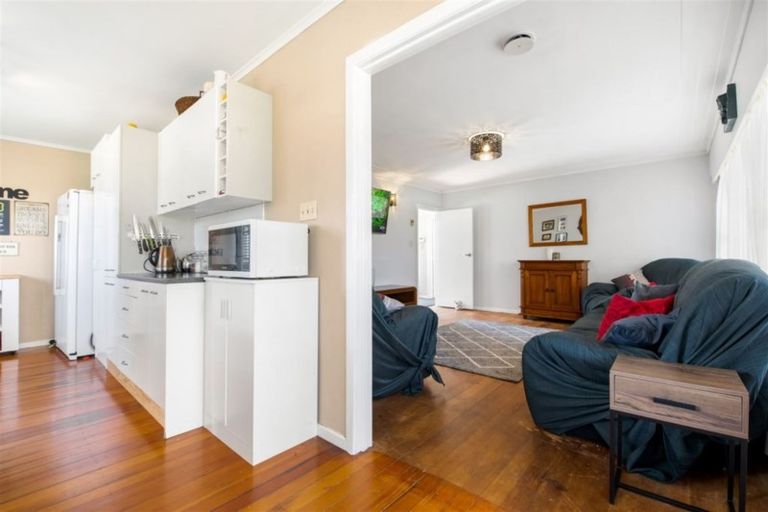 Photo of property in 104 Lincoln Park Avenue, Massey, Auckland, 0614