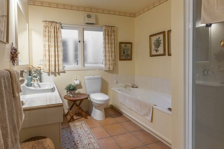 Photo of property in 1 Hodge Terrace, Havelock North, 4130