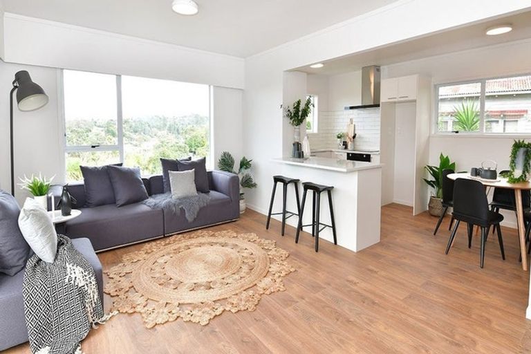 Photo of property in 2/546 Beach Road, Rothesay Bay, Auckland, 0630