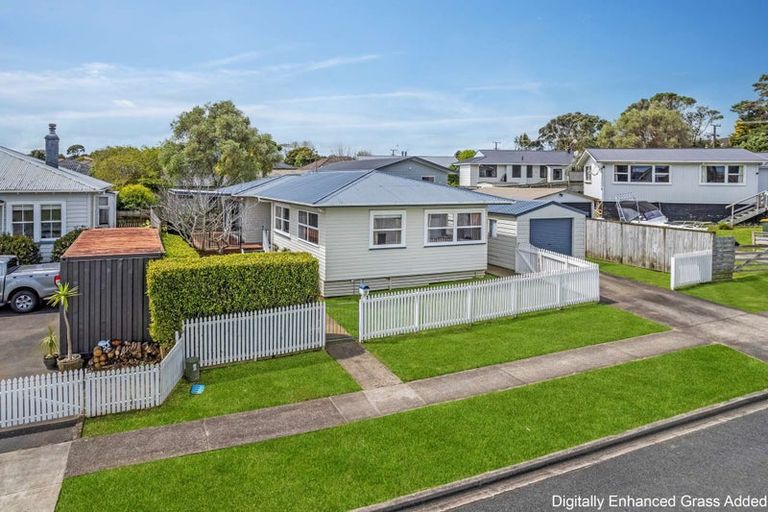 Photo of property in 16b Campbell Street, Waiuku, 2123
