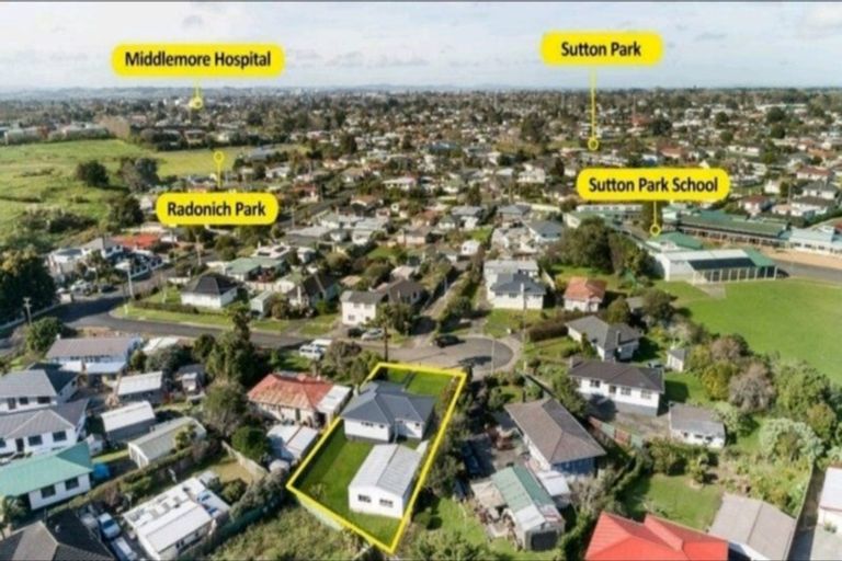 Photo of property in 5 Sutton Avenue, Mangere East, Auckland, 2024