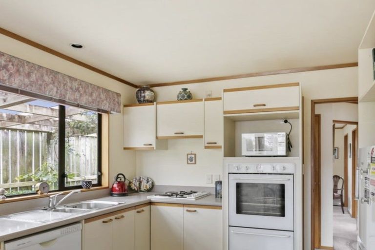 Photo of property in 8 Scorian Close, Karori, Wellington, 6012