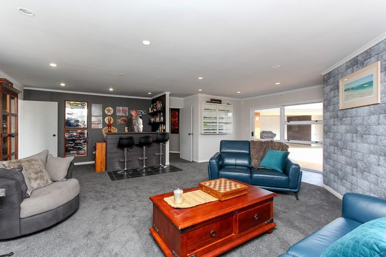 Photo of property in 76 Branch Road, Highlands Park, New Plymouth, 4312