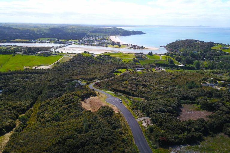 Photo of property in 124 Stratford Drive, Cable Bay, 0420