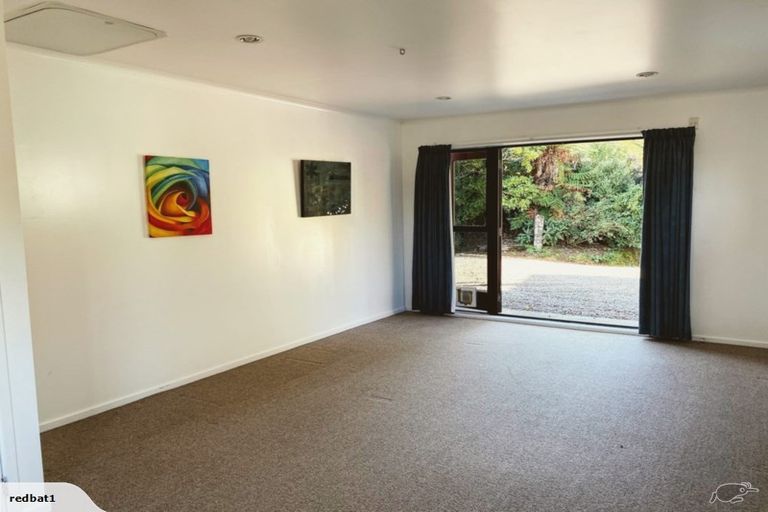 Photo of property in 117 Stratton Street, Normandale, Lower Hutt, 5010