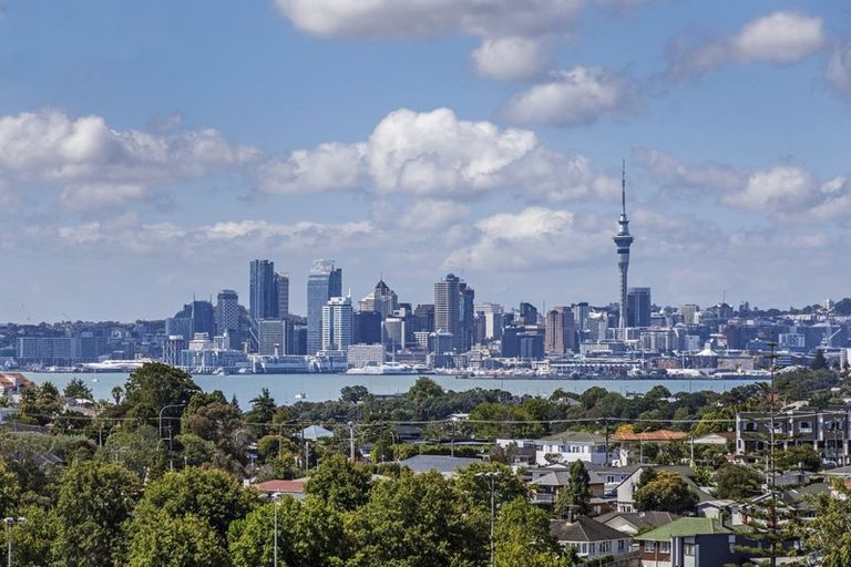 Photo of property in 58c Potter Avenue, Northcote, Auckland, 0627