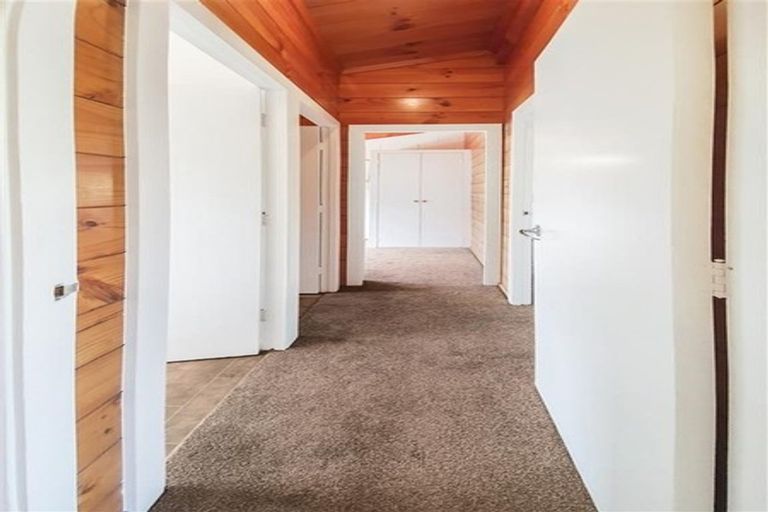 Photo of property in 2/15 Selwyn Crescent, Forrest Hill, Auckland, 0620