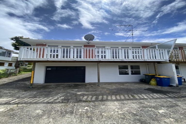 Photo of property in 2/38 Holland Road, Hillcrest, Auckland, 0627