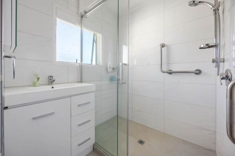Photo of property in 79 Oreil Avenue, West Harbour, Auckland, 0618