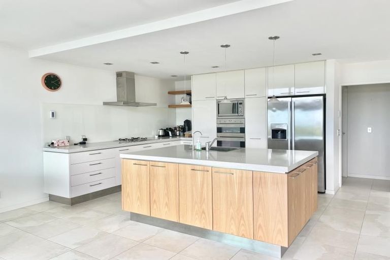 Photo of property in 47 Spinnaker Drive, Te Atatu Peninsula, Auckland, 0610