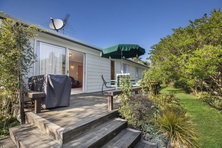 Photo of property in 25 Lipton Grove, Opaheke, Papakura, 2113