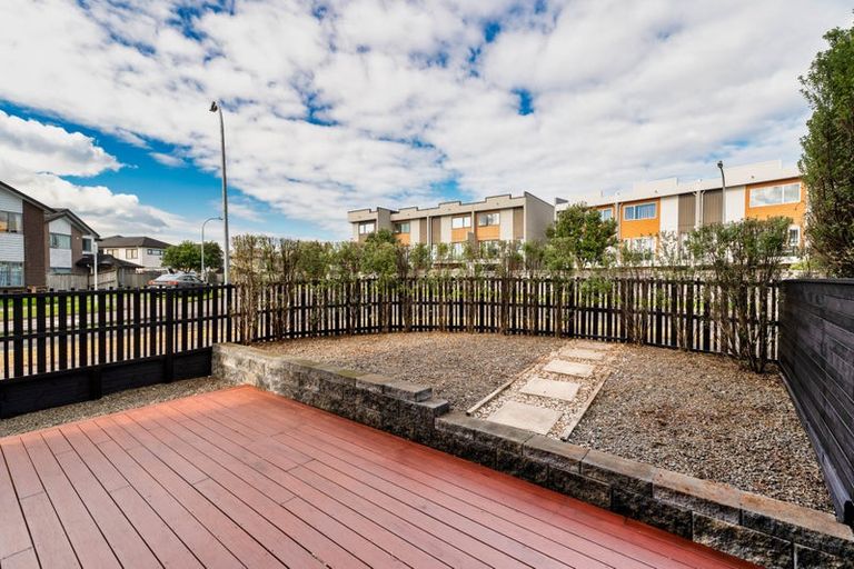 Photo of property in 2 Meritage Lane, Te Atatu South, Auckland, 0610