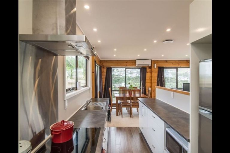 Photo of property in 6 Tatum Way, Johnsonville, Wellington, 6037