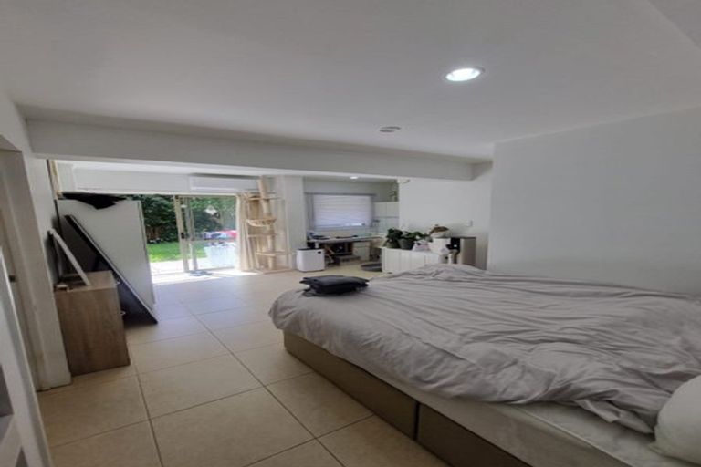 Photo of property in 15a Glen Vista Place, Bayview, Auckland, 0629