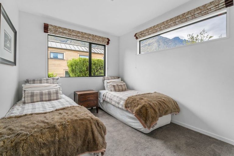 Photo of property in 10 Caithness Court, Jacks Point, Queenstown, 9371