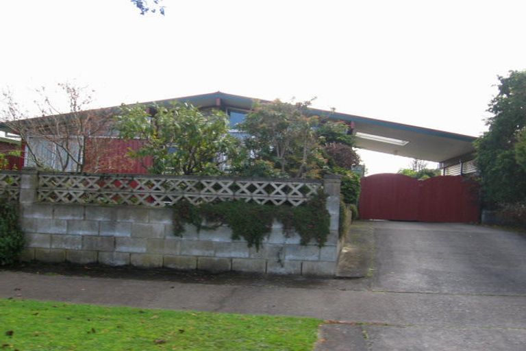 Photo of property in 27 Raglan Avenue, Cloverlea, Palmerston North, 4412