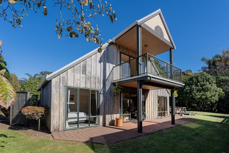 Photo of property in 28 Hahei Beach Road, Hahei, Whitianga, 3591