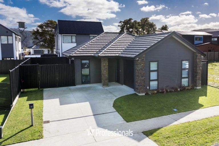 Photo of property in 18 Castletown Street, Wallaceville, Upper Hutt, 5018